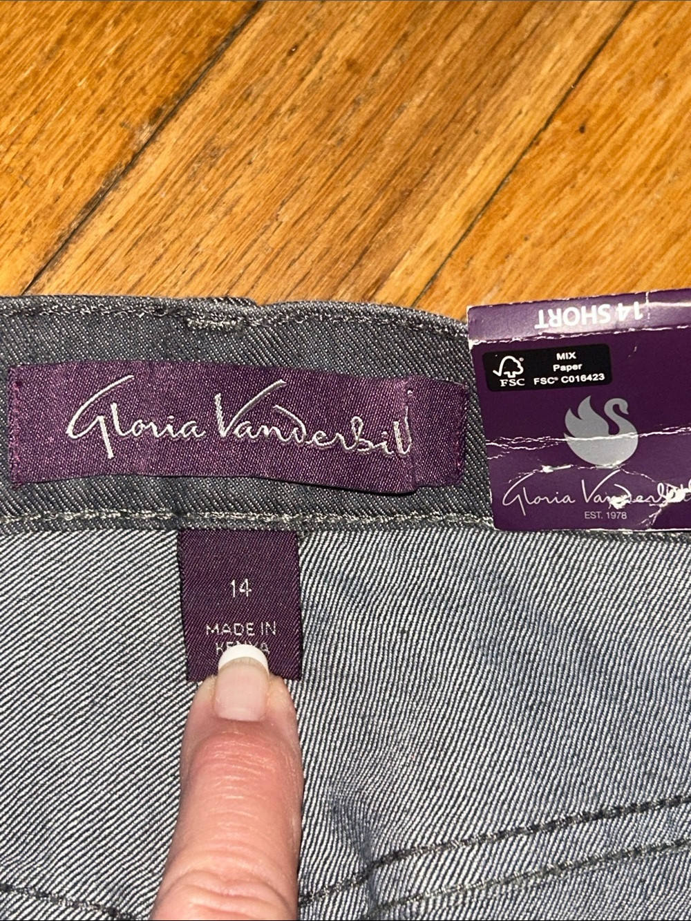 Women’s Straight Jeans in Washed Gray - Picture 6 of 7